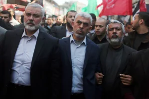 Hamas Gaza Chief Yehya Al-Sinwar (C) and Hamas leader Ismail Haniyeh (L) in Gaza City March 25, 2017. (Photo: Mohammed Salem/REUTERS)