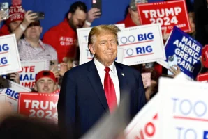 Former U.S. President Donald Trump receives cheers from his supporters during an election rally in North Carolina, USA on March 2, 2024 (Takayuki Fuchigami/The Yomiuri Shimbun via Reuters).