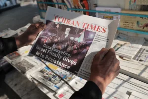 An Iranian man looks at a newspaper after the news of a ceasefire between Hamas and Israel, in Tehran, Iran, January 16, 2025. Majid Asgaripour/WANA (West Asia News Agency) via REUTERS