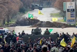Locals hold Hezbollah flags as they gather in Burj al-Muluk, near the southern Lebanese village of Kfar Kila, where Israeli forces remain on the ground after the ceasefire in Lebanon was extended by 3 weeks, January 26, 2025. REUTERS/Karamallah Daher