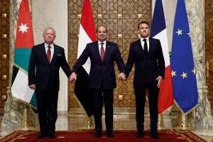 Jordan's King Abdullah, Egyptian President Abdel Fattah al-Sisi and French President Emmanuel Macron pose during a trilateral summit to discuss the situation in Gaza, at the Presidential Palace in Cairo, Egypt, April 7, 2025. REUTERS/Benoit Tessier/Pool