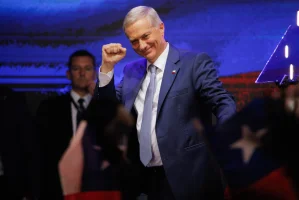 In Santiago, Chile, Republican Party presidential candidate Jose Antonio Kast greets a supporter after winning Chile's presidential election December 14, 2025 Photo: Reuters Connect by Reinaldo Ubilla