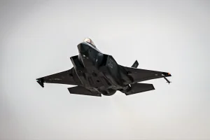 An F-35A Lightning II assigned to the 354th Fighter Wing takes off during an Agile Combat Employment exercise at Eielson Air Force Base, Alaska Photo: U.S. Air Force by Airman 1st Class Jose Miguel T. Tamondong)