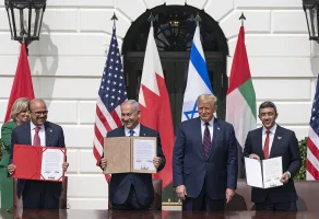 President Donald J. Trump, Minister of Foreign Affairs of Bahrain Dr. Abdullatif bin Rashid Al-Zayani, Israeli Prime Minister Benjamin Netanyahu and Minister of Foreign Affairs for the United Arab Emirates Abdullah bin Zayed Al Nahyanisigns sign the Abraham Accords Tuesday, Sept. 15, 2020, on the South Lawn of the White House. (Official White House Photo by Shealah Craighead)