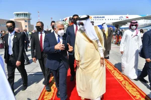 Foreign Minister Yair Lapid arrives in Bahrain for his for official visit, Sept. 30, 2021 (Photo: Shlomi Amsalem/GPO)