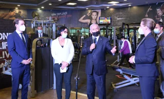 PM Netanyahu, Austrian Chancellor Sebastian Kurz & Danish PM Mette Frederiksen Visit Gym in Modi'in to Monitor the Coronavirus Routine in Israel according to the Green Pass Model. (Photo: Amos Ben-Gershom/GPO)