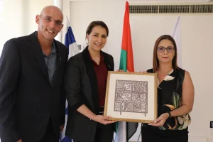 L to R: Benny Chefetz, Dean of HU’s Agriculture School, Mariam Al-Muhairi, UAE Minister for Food and Water Security, Mona Khoury-Kassabri, HU’s VP of Strategy and Diversity. (Photo: Yossi Zamir)