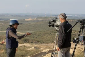 Foreign press from around the world broadcast live from a hill near the southern Israeli town of Sderot overseeing the Gaza strip as the Israeli army operate inside. Jan 05, 2009. Photo by Kobi Gideon / FLASH90.