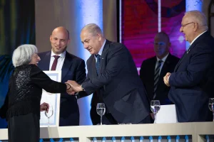 Prime Minister Benjamin Netanyahu with Israel Prize winner Ágnes Keleti during the Israel prize ceremony at the International Conference Center (ICC) in Jerusalem on May 2, 2017. Photo by Yonatan Sindel/Flash90