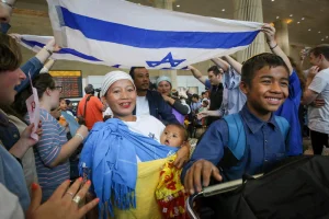 Newly arrived Jewish immigrants from Manipur in India, members of the 'Bnei Menashe' community arrive to the Ben Gurion international airport on March 22, 2018. The 'Bnei Menashe' community belongs to one of the 10 'lost tribes' of Israel exiled by an Assyrian empire 27 centuries ago. Photo by Yossi Zamir/Flash90