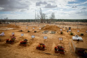 Graves of Kibbutz Be'eri residents who were murdered by Hamas terrorists on October 7, in Kibbutz Revivim, southern Israel, November 15, 2023 (Photo: Chaim Goldberg/Flash90).