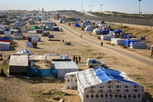 Displaced Palestinians pitch their tents next to the Egyptian border with the city of Rafah in the southern Gaza Strip, on March 8, 2024 (Photo: Abed Rahim Khatib/Flash90).