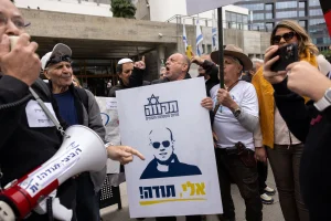 Israelis protest in support of Eli Feldstein and the Israeli soldier accused of leaking classified documents, outside the court in Tel Aviv. Sign reads: Eli thank you. November 27, 2024. Photo by Miriam Alster/Flash90