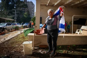 Kiryat Shmona residents returning to their homes following a ceasefire between Israel and Hezbollah, in the northern Israeli city of Kiryat Shmona, December 5, 2024. Photo by David Cohen/Flash90