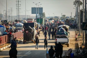 Displaced Palestinians wait on Salah al-Din Road not far from the Netzarim Corridor, which separates the north of the Gaza Strip from the south, January 26, 2025. Photo by Ali Hassan/Flash90