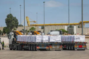 Trucks with loaded with humanitarian aid seen before entering the Gaza Strip, on the Israeli side of the border with the Gaza Strip, May 19, 2025. Photo by Flash90