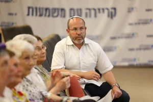 Tzvika Mor, the father of Eitan Mor who held hostage in the Gaza Strip speaks during a lecture in the northern Israeli city of Tzfat, May 26, 2025. Photo by David Cohen/Flash90
