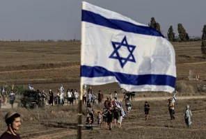 Jews who support the re-establishment of Israeli settlements in the Gaza Strip protest march near the Israeli border with the Gaza Strip, southern Israel, July 30, 2025. Photo by Tsafrir Abayov/Flash90