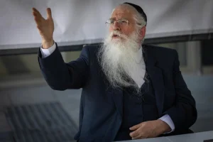 MK Meir Porush hunger strike outside the Ministry of Justice in Jerusalem following the arrest of yeshiva students for refusing to enlist in the Israeli military, August 7, 2025. Photo by Chaim Goldberg/Flash90