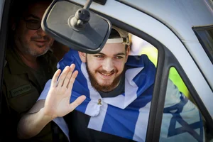 Released hostage Bar Kupershtein arrives to Sheba Medical center, October 13, 2025. Photo by Jonathan Shaul/Flash90