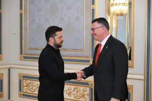 Israeli Foreign Minister Gideon Sa’ar meets with Ukrainian President Volodymyr Zelensky in Kyiv, July 23, 2025. (Photo: Gideon Sa’ar/X)