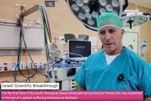 Aryeh Batt, Co Founder and CEO of Pecise Bio, speaking in Medical lab, November, 2025 Photo: Screenshot Precise Bio LinkedIn