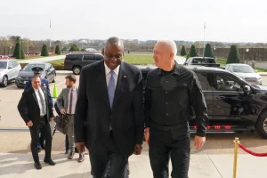 Gallant meeting with Secretary of Defense Lloyd Austin in the Pentagon, on March 26, 2024 (Photo: Ariel Hermoni/IMoD).