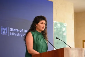 DFM Sharren Haskel holds briefing for foreign reporters, at the Ministry of Foreign Affairs, April 22 2025. Photo: Ministry of Foreign Affairs /Mordehai Gordon