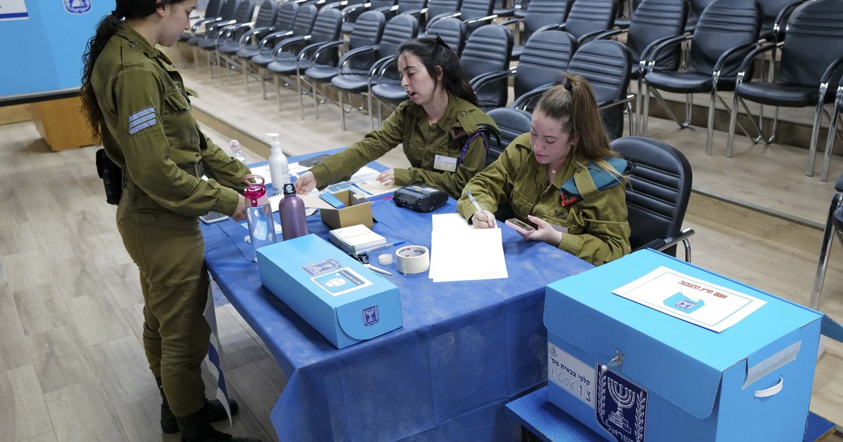 IDF soldiers begin voting as poll shows most Israelis have settled on a party