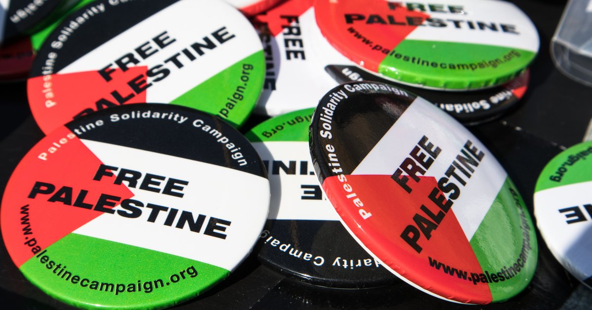 UK considers banning pro-Palestine badges in schools due to antisemitism concerns