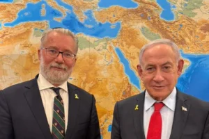 (TEV) Kálmán Szalai (L) and Prime Minister Benjamin Netanyahu (R). September 8 2025. Photo: (Photo used under section 27A of the copyright law).