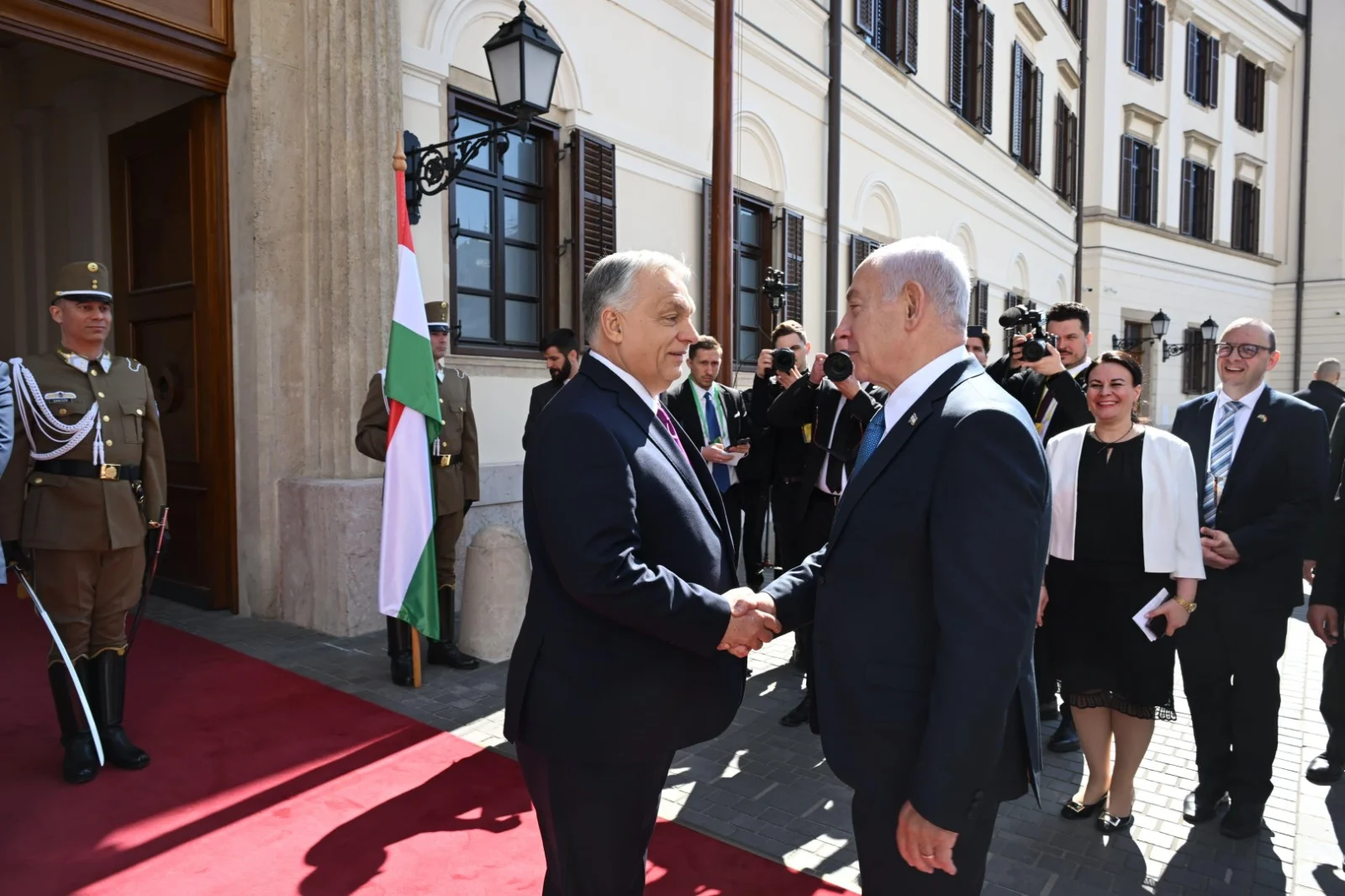 Prime Minister Benjamin Netanyahu and his wife Sara were welcomed, today (Thursday, 3 April 2025), by Hungarian Prime Minister Viktor Orban and his wife, and an honor guard, at a ceremony in Budapest.Avi Ohayon (GPO)
