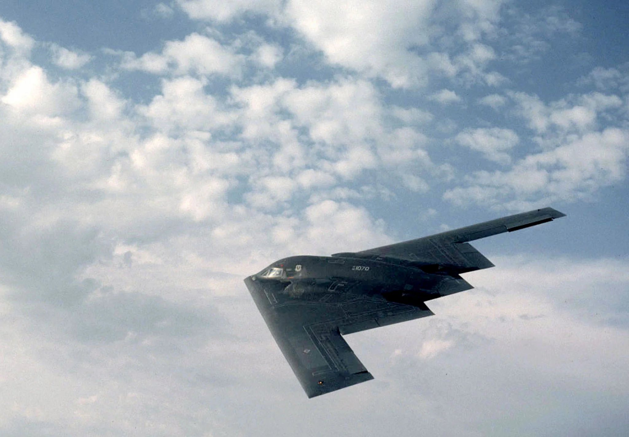 B2 plane from 509th tbomb wimg takes part in bombing mission over Afghanistan. Friday, October 12th, 2001. Photo: Reuters by John Lasky