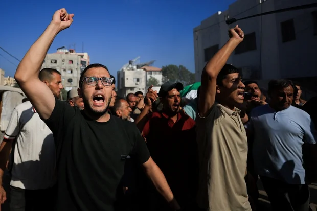 Mourners react during the funeral of Ahmed al-Batash, the battalion commander of Hamas’ Jabaliya Battalion, who was killed in an Israeli strike on Monday, in Gaza City, September 15, 2026. (Photo: REUTERS/Dawoud Abu Alkas)