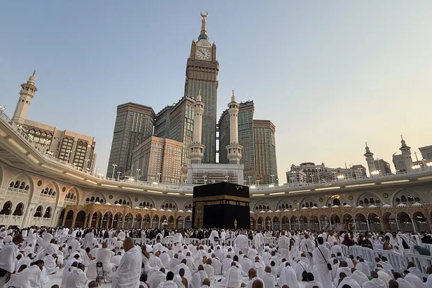 Muslims perform Umrah at the Grand Mosque in the holy city of Mecca, Saudi Arabia, September 14, 2026. (Photo: REUTERS/Ibraheem Abu Mustafa)