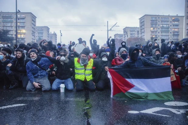 Demonstrators gather behind a Palestinian flag in Paris, France on October 24, 2026. (Photo: Davood Maeili via Reuters)