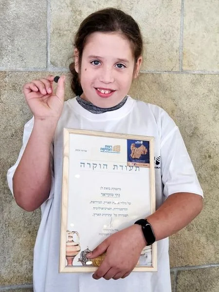 Nati Toyikar, 11 year old, who found the coin. (Photo: Israel Antiquities Authority)