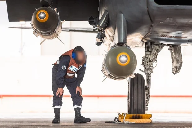 Technician checking a fighter jet before a combat mission (Photo: IDF)