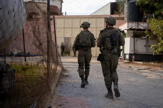 2 soldados das IDF mortos em combates no norte de Gaza | Exército libanês continua a se mobilizar após a retirada das IDF | 3 israelenses resgatados de uma montanha no Japão