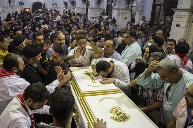 Egyptian mourners react during the funeral of victims killed in Cairo Coptic church fire, at the church of the Blessed Virgin Mary in the Giza Governorate on August 14, 2022. - Funerals were held in two Cairo churches for 41 victims of a fire that ripped through a Coptic Christian church during Sunday mass, forcing worshippers to jump out of windows. The blaze, blamed on an electrical fault, hit the Abu Sifin church in densely populated Imbaba, a working class district west of the Nile River, part of Giza governorate in greater Cairo. (Photo by Mahmoud Elkhwas/NurPhoto)