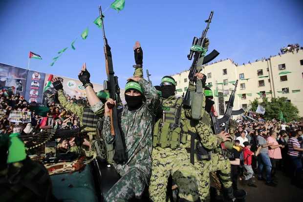 Members of the armed wing of Hamas, the Al-Qassam Brigades, at a rally in Beit Lahiya. (Photo: Atia Mohammed/Flash90)