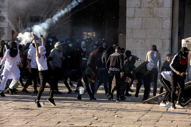 2022-04-15T050819Z_1142580603_RC2HNT9YPMOU_RTRMADP_3_ISRAEL-PALESTINIANS-VIOLENCE.jpg
