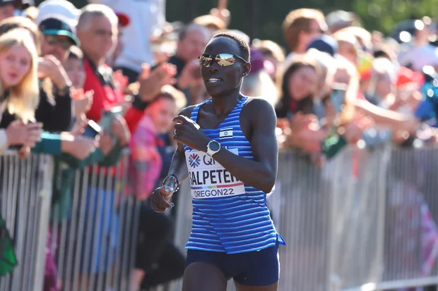 Kenyan-Israeli runner Lonah Chemtai Salpeter wins world championship bronze for Israel