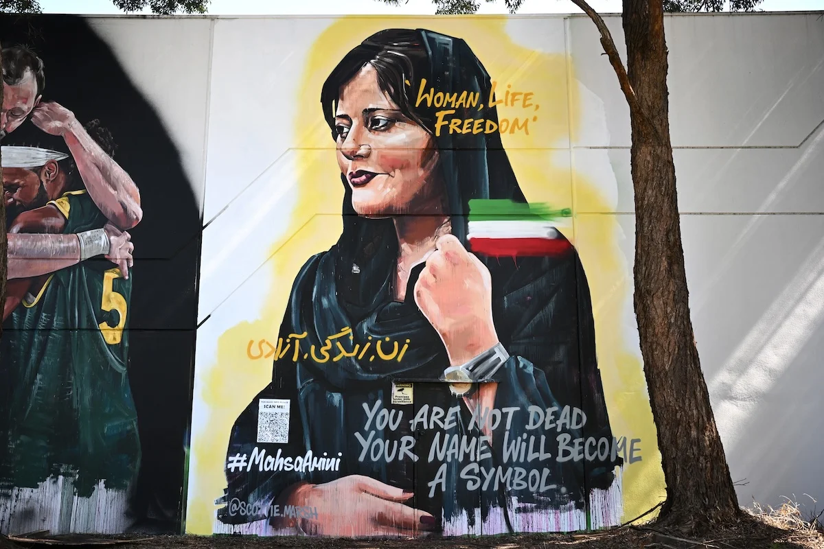2022-10-27T230648Z_1516509129_MT1AAP000G3UZE0_RTRMADP_3_MAHSA-AMINI-MURAL-SYDNEY.jpg