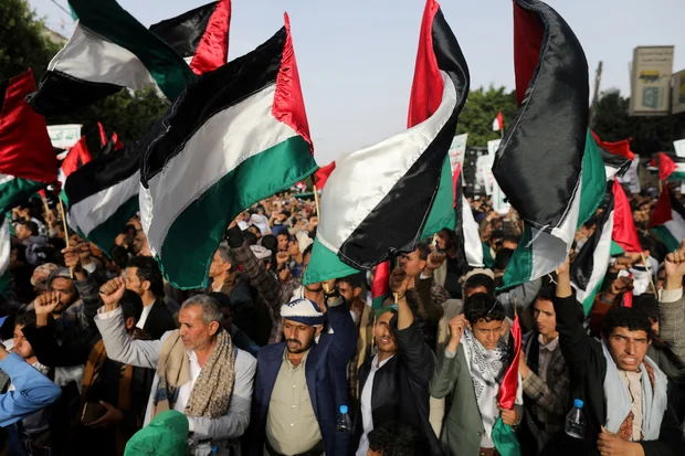 Iranian-backed Yemenite terrorists vow not to 'abandon the Palestinian cause,' following more Houthi missile attacks
