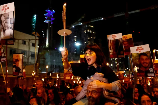 2023-12-07T214804Z_1261023881_RC2FS4ALB56B_RTRMADP_3_ISRAEL-PALESTINIANS-HANUKKAH.jpg