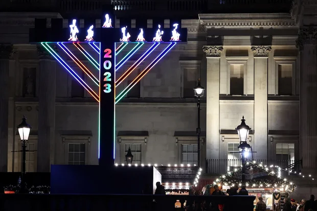 2023-12-12T191659Z_1838459872_RC2TV4AG1G3B_RTRMADP_3_CHRISTMAS-SEASON-BRITAIN.jpg