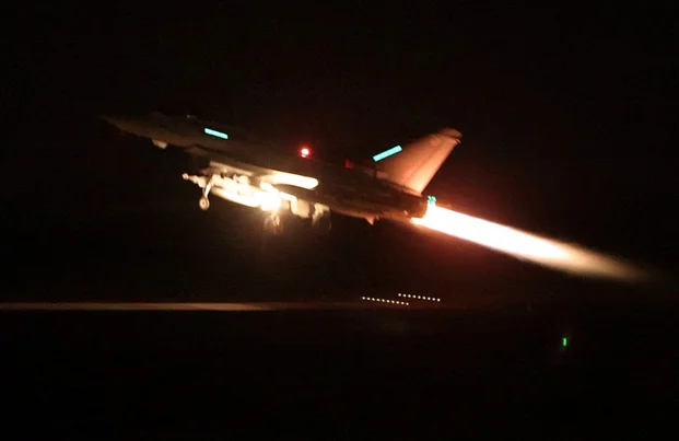 US warplanes strike Houthi weapons sites in Yemen on Saturday night