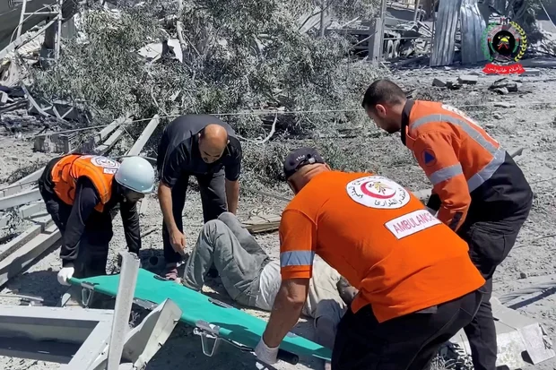 Relatório de Gaza sobre 9 filhos de médicos mortos em ataque Israelense destaca os desafios de verificar a verdade na guerra das mídias sociais