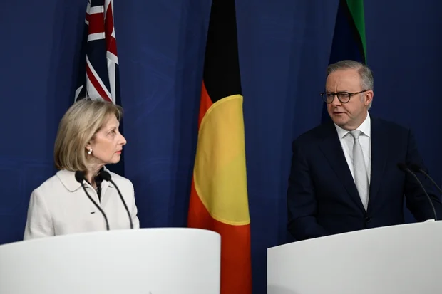 Enviado especial da Austrália recomenda cortar financiamento a instituições e indivíduos que não combatem o antissemitismo